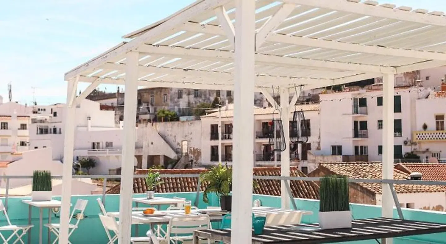 Ale-Hop Albufeira Hostel Terrasse