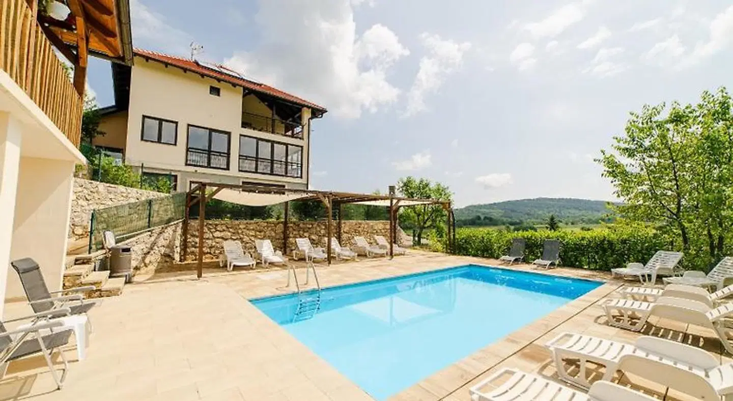 Jankovi Dvori OUTDOOR_POOL