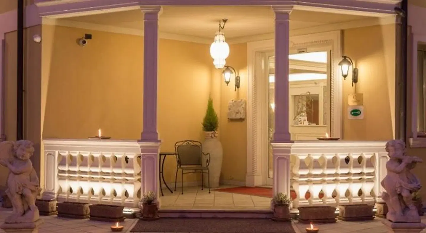 Doge LOUNGE_LOBBY