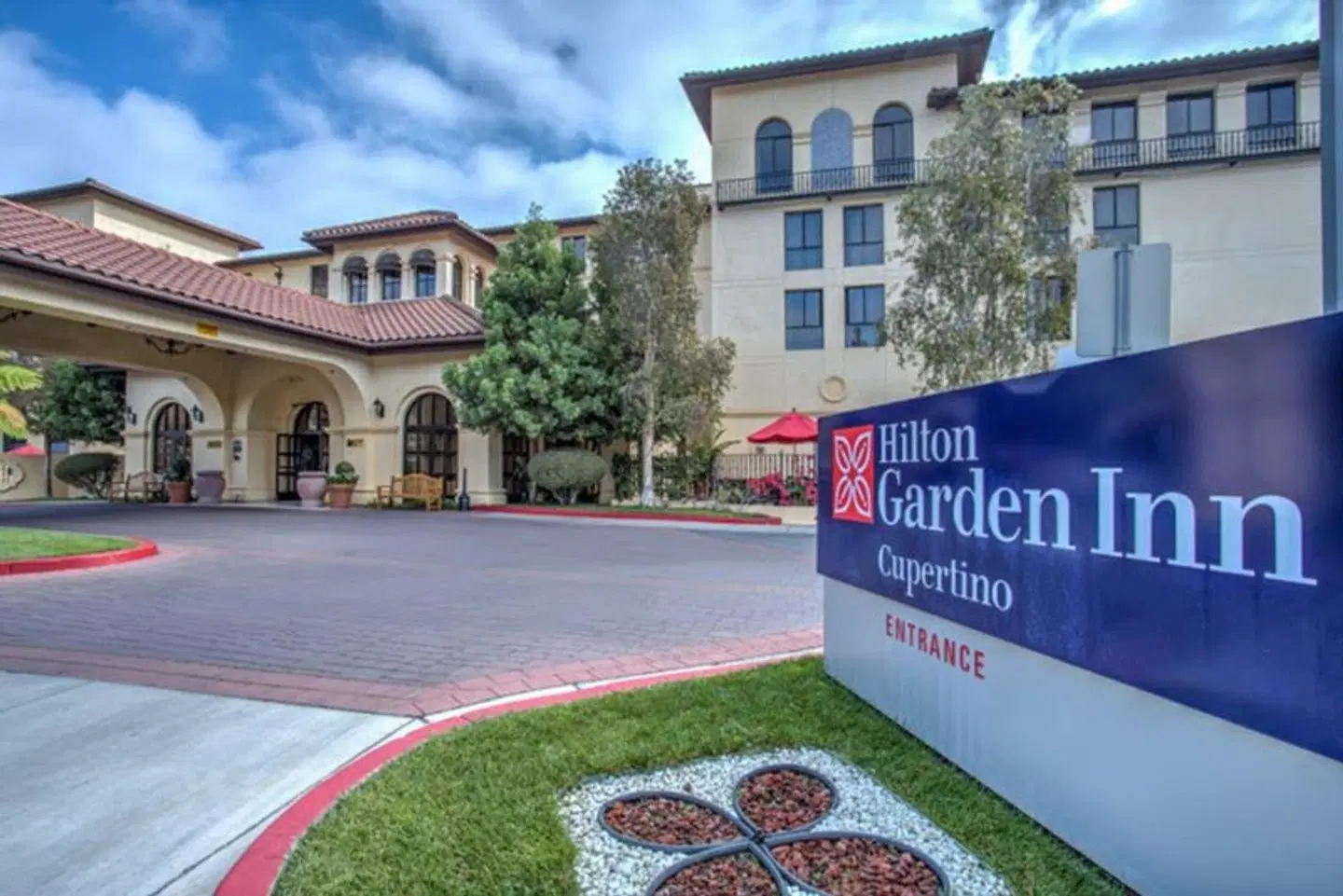 Hilton Garden Inn Cupertino EXTERIOR