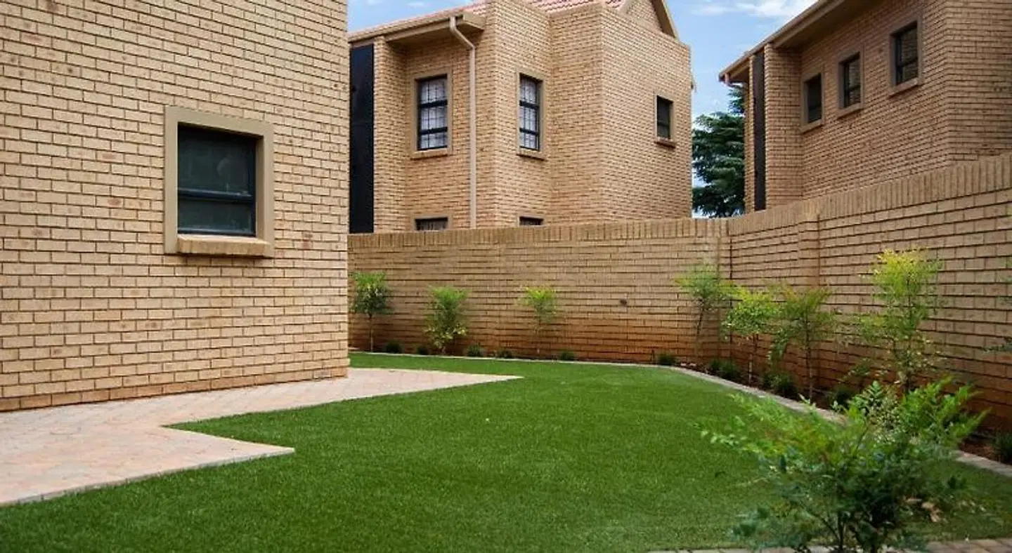Camelot Guest House & Apartments EXTERIOR