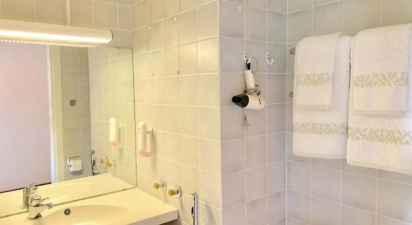 Hotelli Mesku Forssa Badezimmer