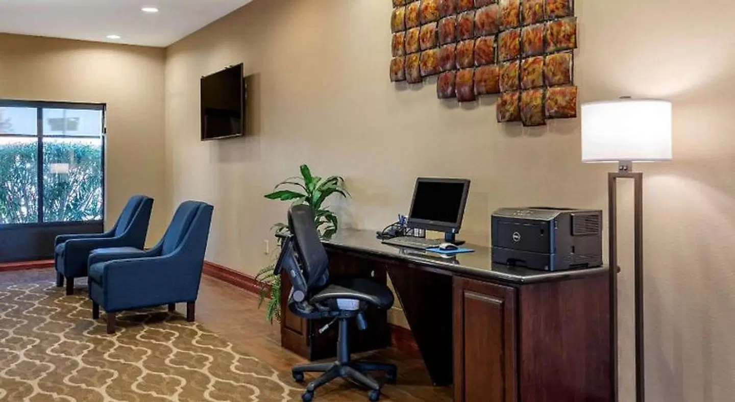 Comfort Suites Airport South ROOM_EXAMPLE