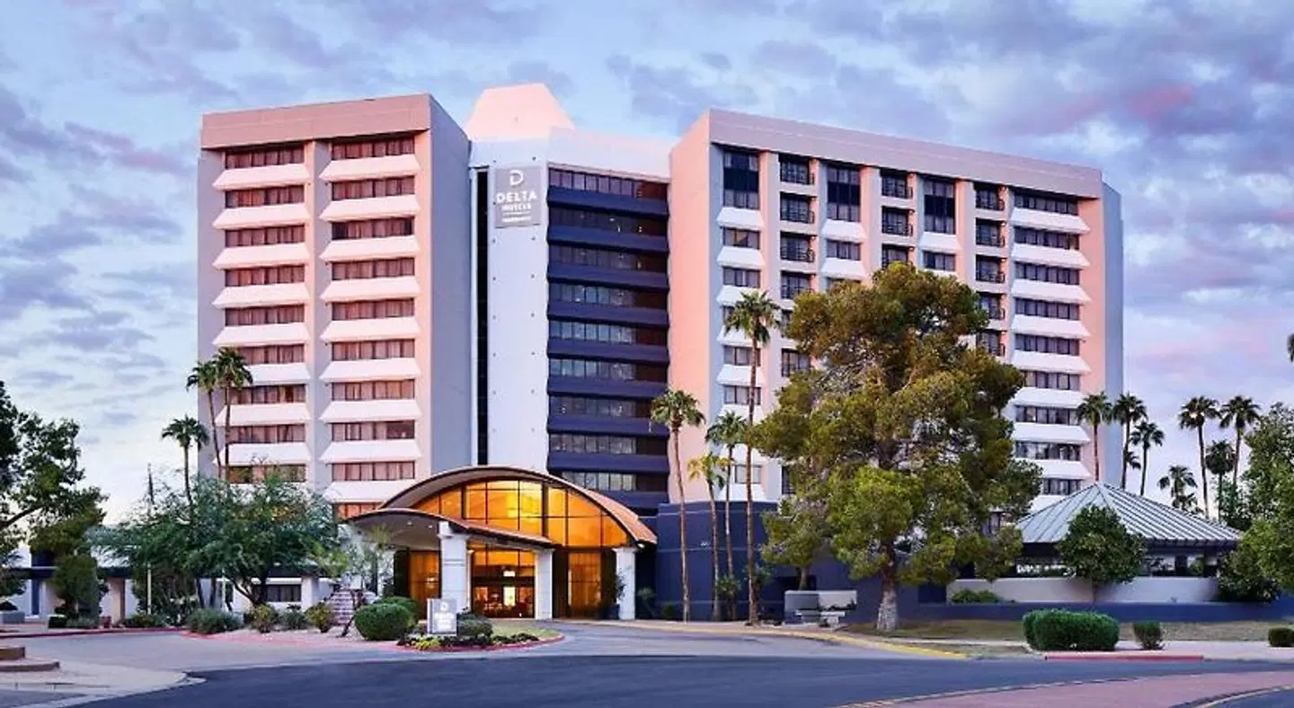Delta Hotels by Marriott Phoenix Mesa EXTERIOR