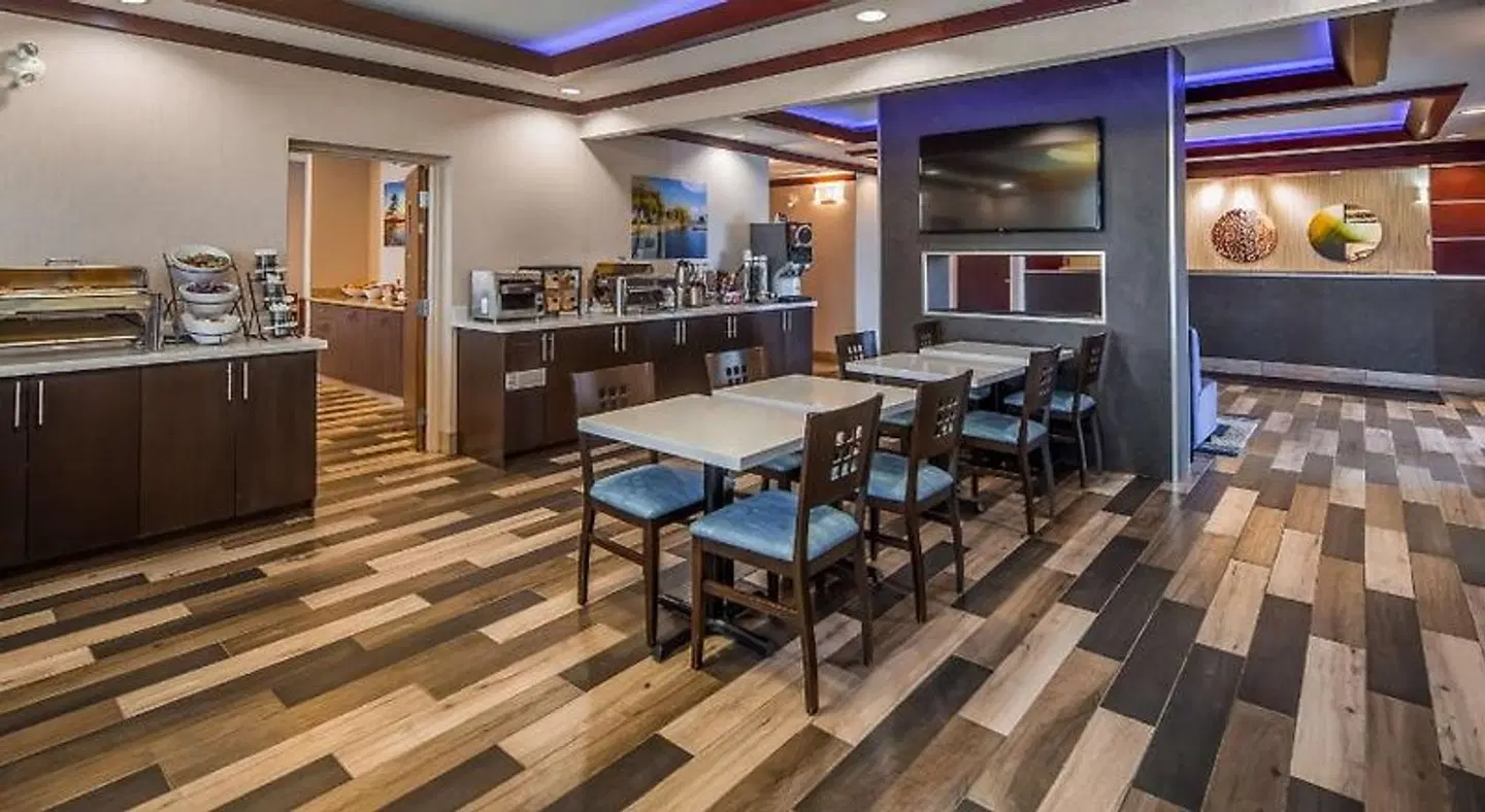 Best Western Plus Barrie Restaurant