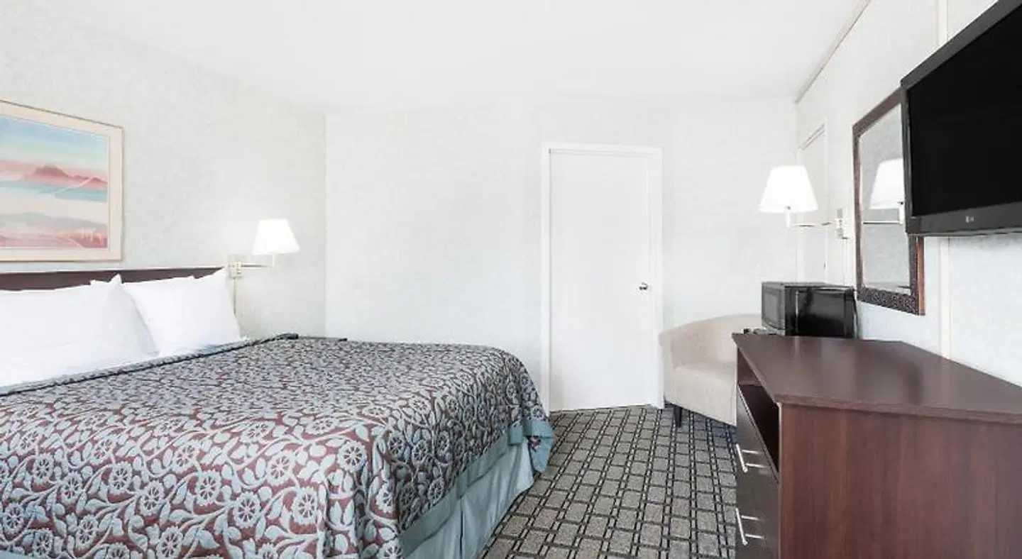 Days Inn by Wyndham St Clairsville ROOM_EXAMPLE