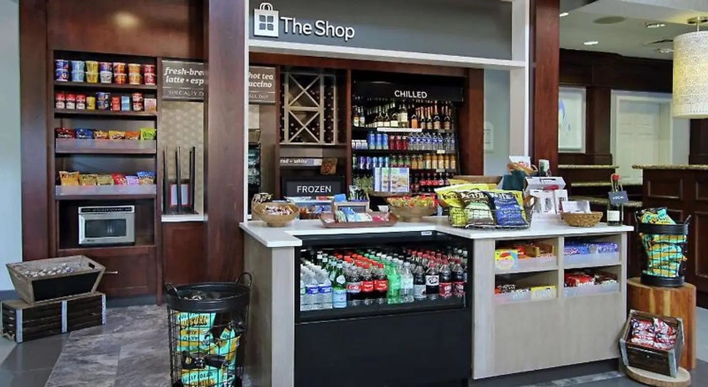 Hilton Garden Inn Sonoma County Airport Bar