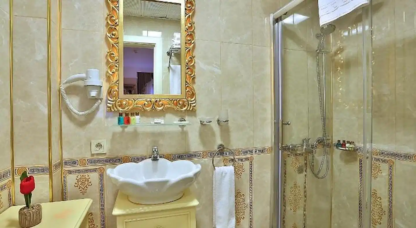 Edibe Sultan Hotel Badezimmer