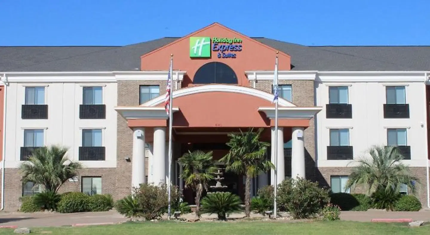 Holiday Inn Express & Suites Fairfield-North by IHG EXTERIOR