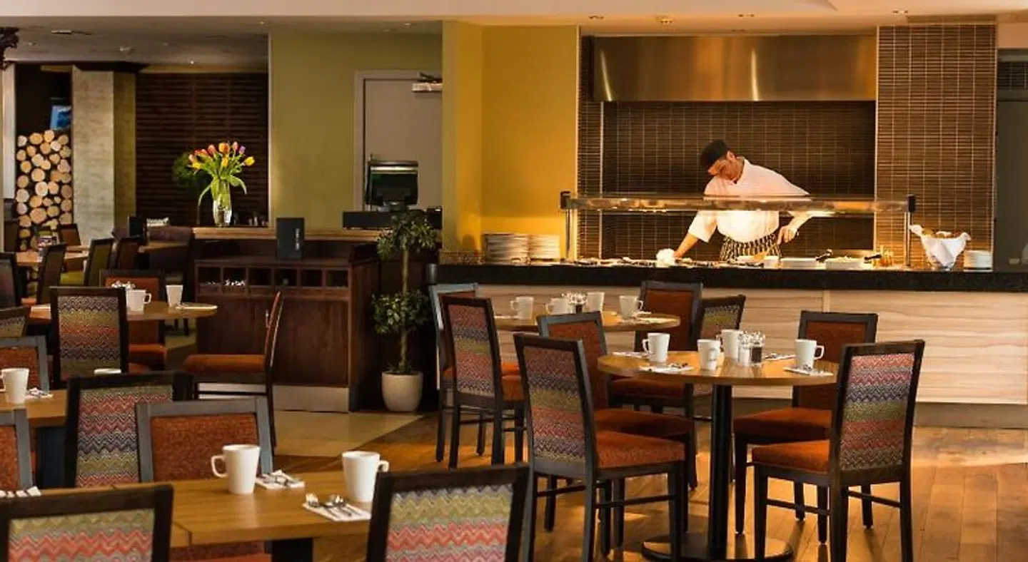 Leonardo Inn Glasgow West End Bar