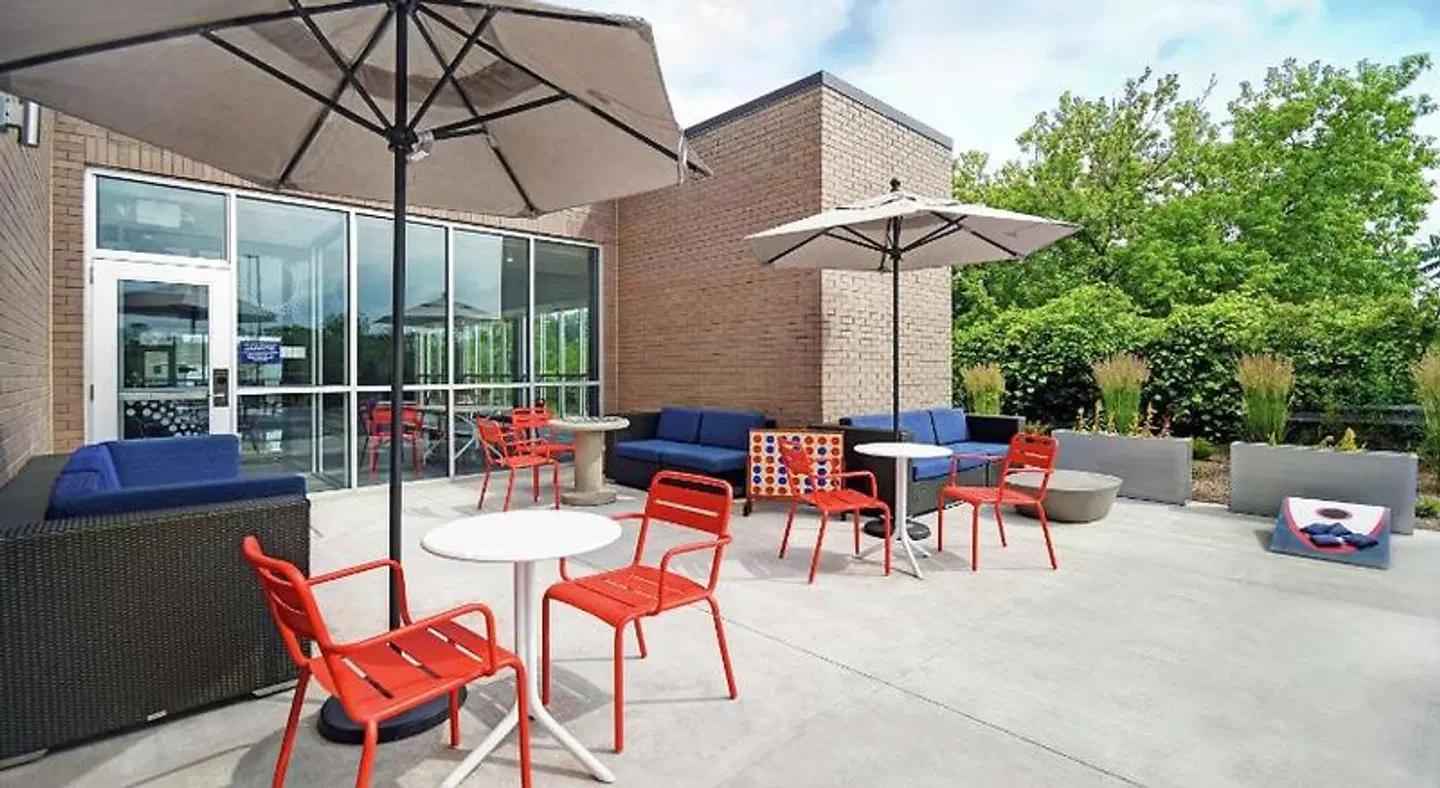 Tru By Hilton Grand Rapids Airport Terrasse