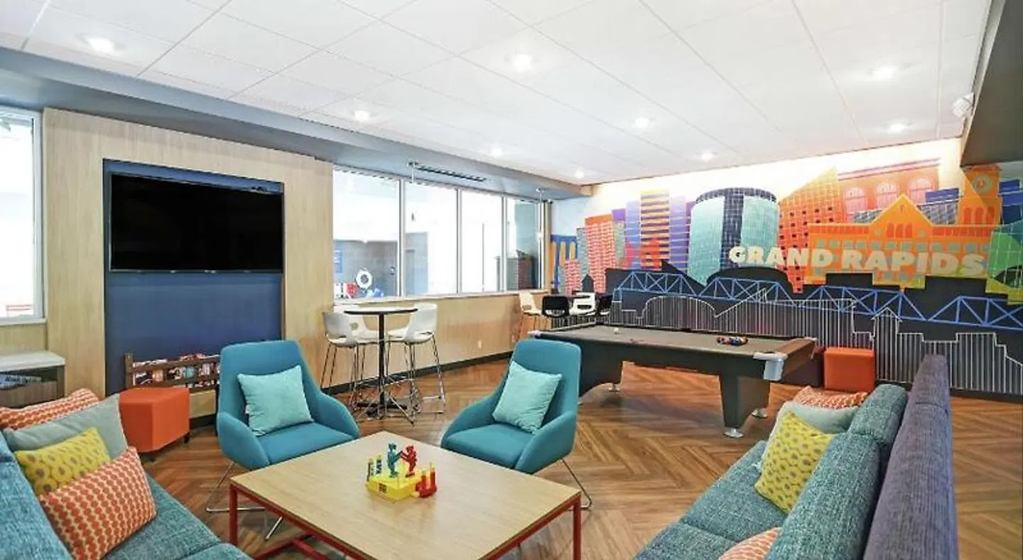 Tru By Hilton Grand Rapids Airport LOUNGE_LOBBY