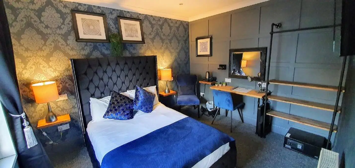 The Clifton ROOM_EXAMPLE