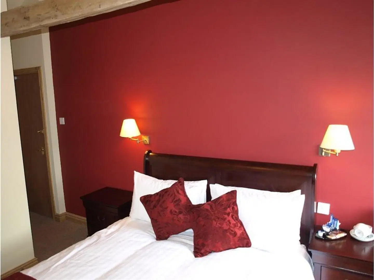 The Village Inn ROOM_EXAMPLE