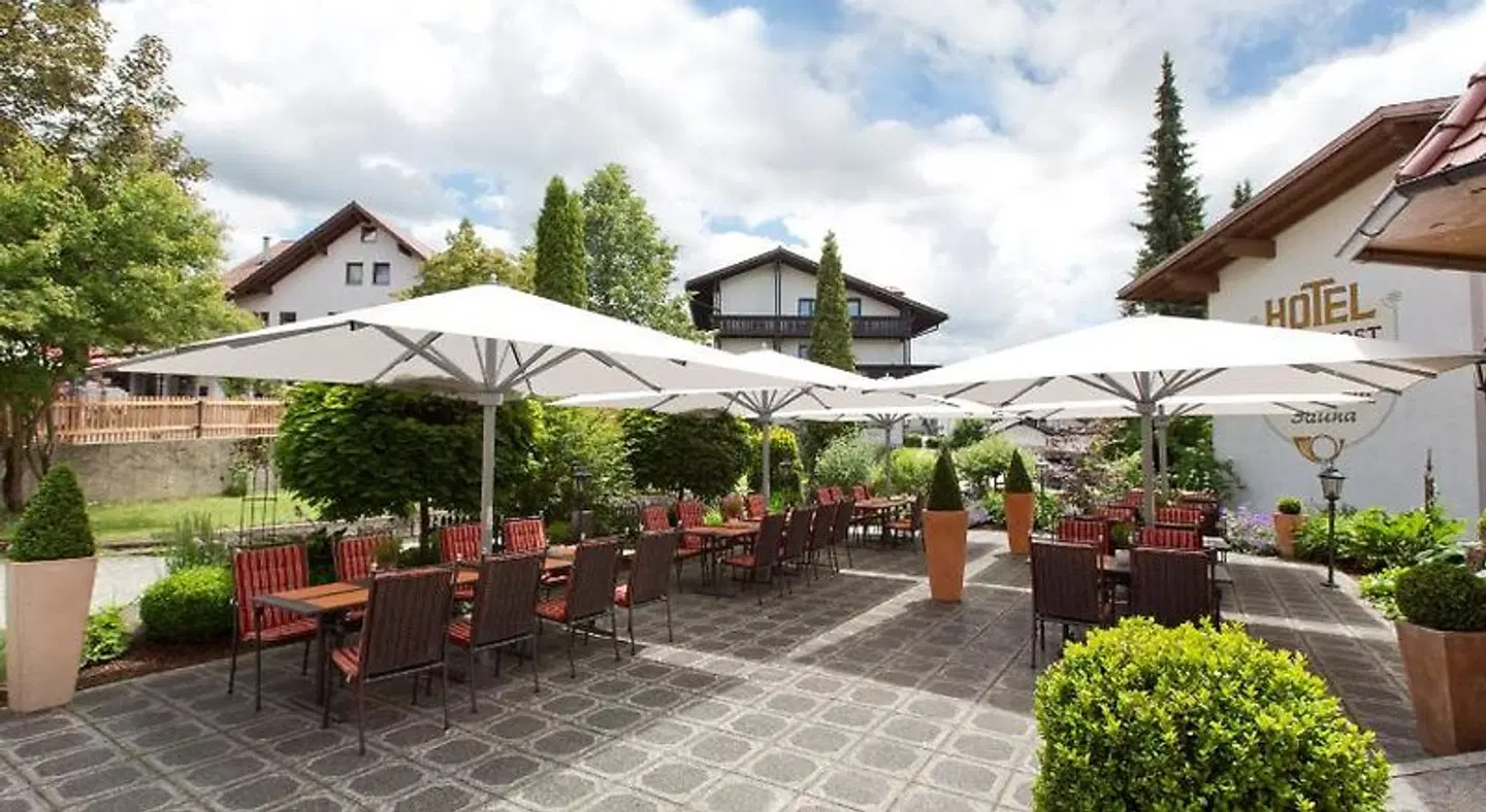 Neue Post Terrasse