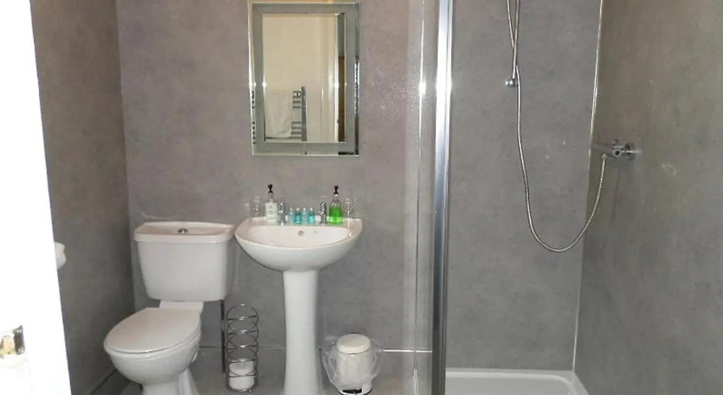 The Camberley Badezimmer