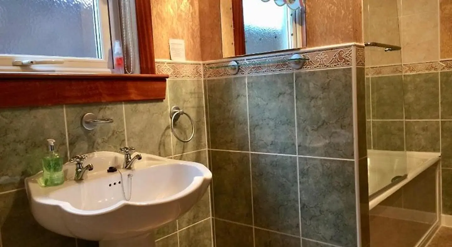Abermar Guest House Badezimmer
