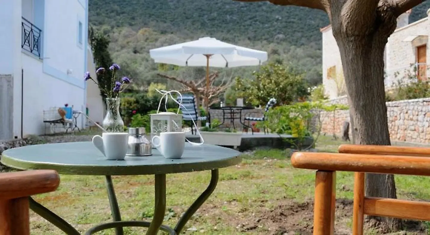 Troumpas Family Rooms & Apartments Garten