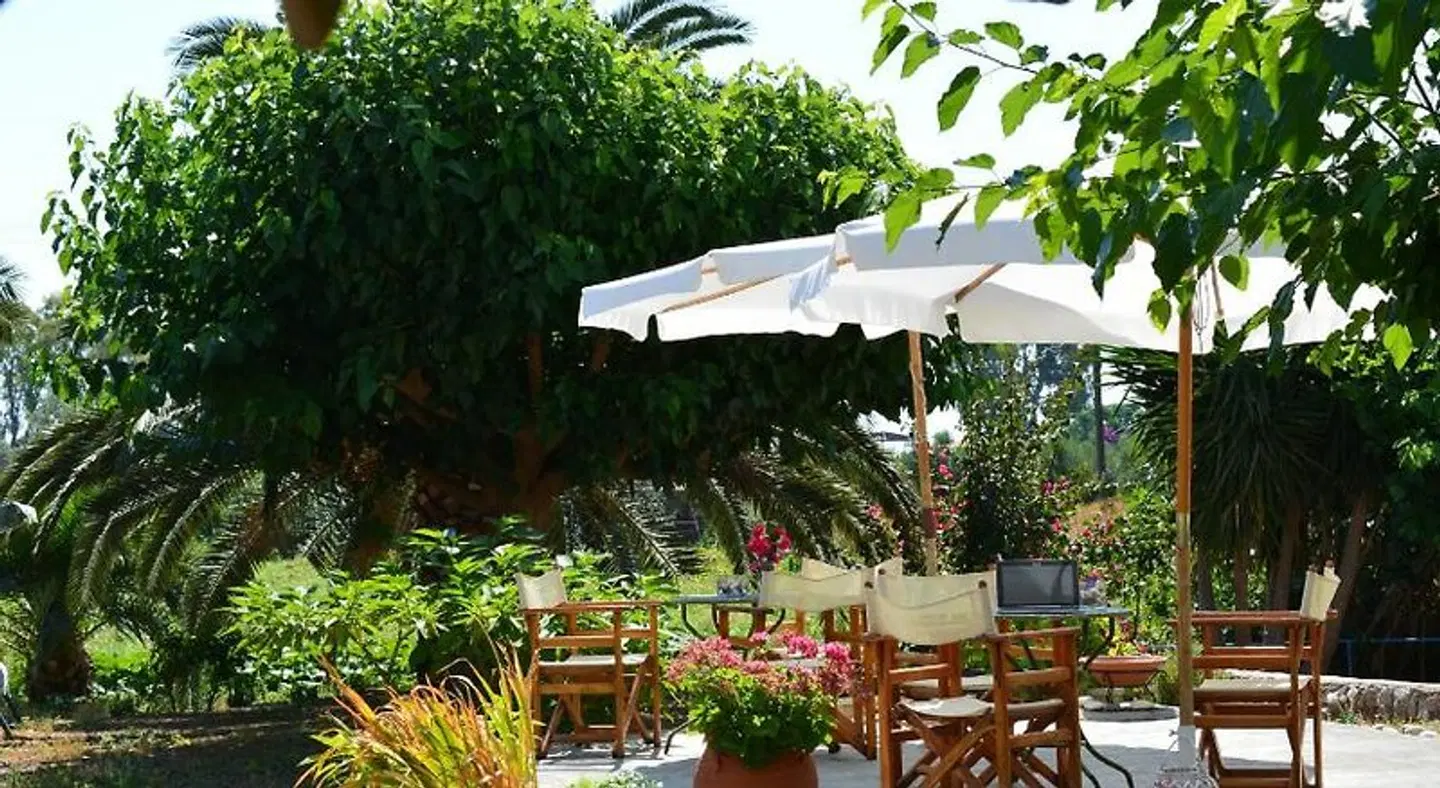 Troumpas Family Rooms & Apartments Terrasse