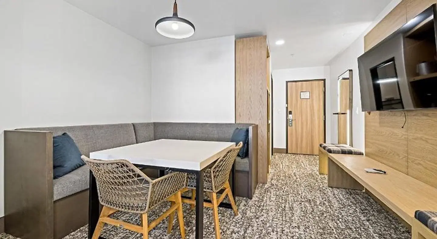 The Evergreen Hotel ROOM_EXAMPLE