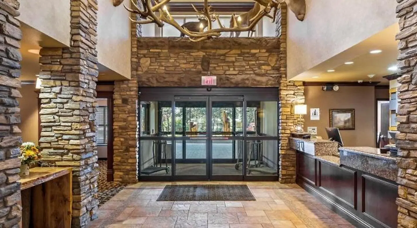 The Evergreen Hotel LOUNGE_LOBBY