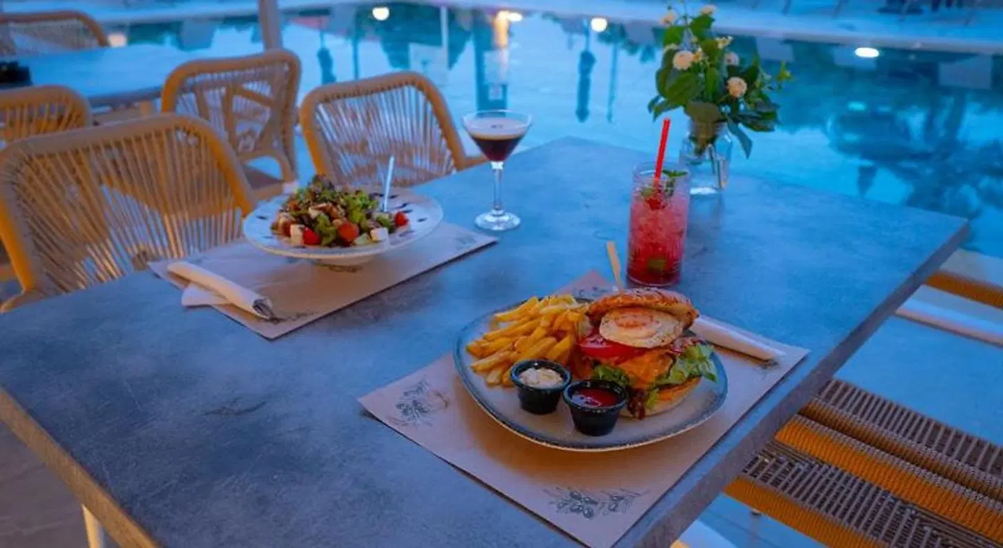 Remezzo Apartments & Studios Restaurant
