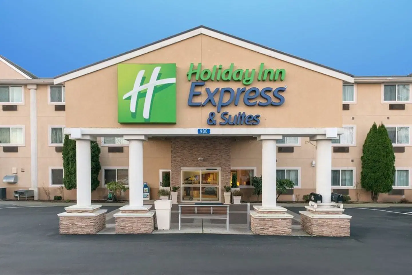 Holiday Inn Express & Suites Burlington by IHG EXTERIOR