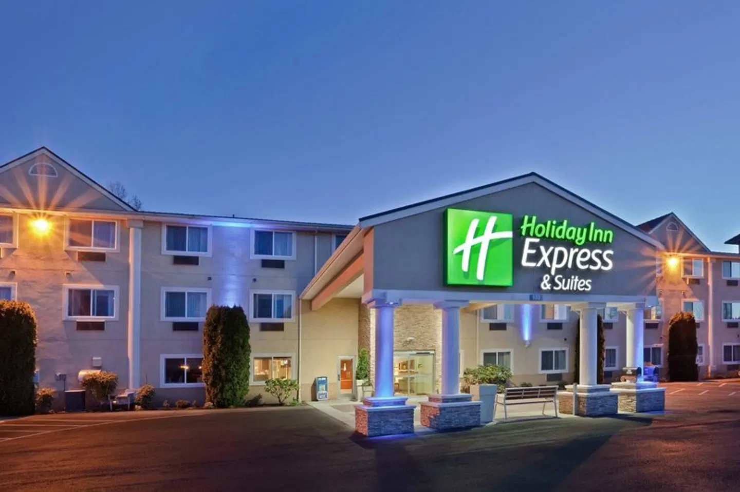 Holiday Inn Express & Suites Burlington by IHG EXTERIOR