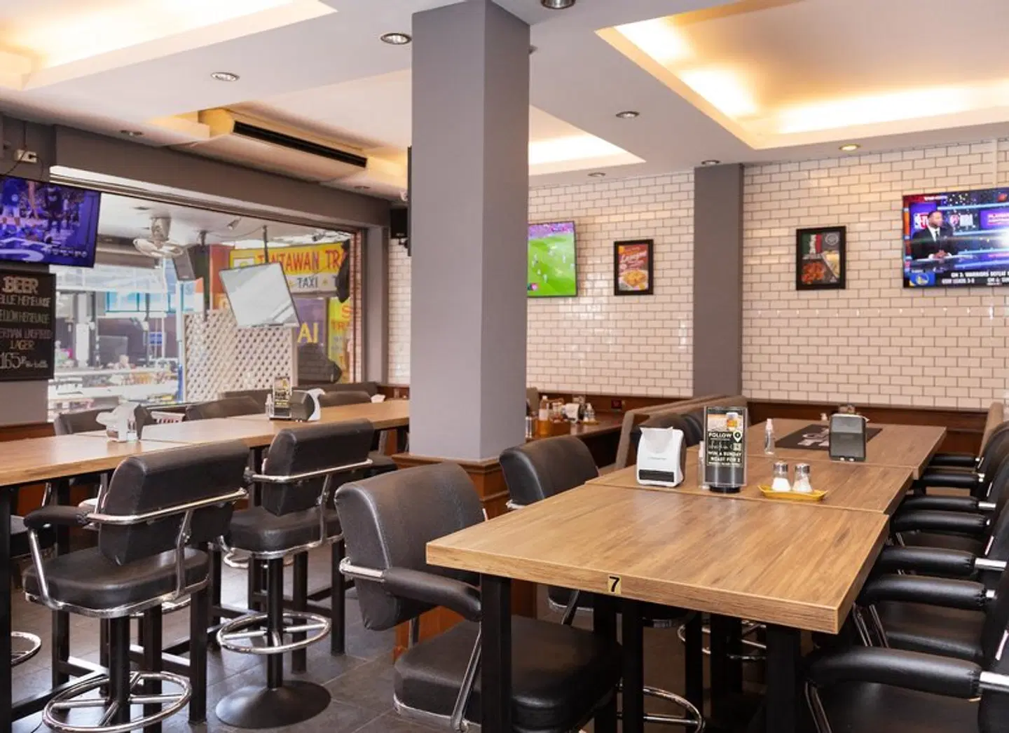 Robins Nest Guesthouse Bar