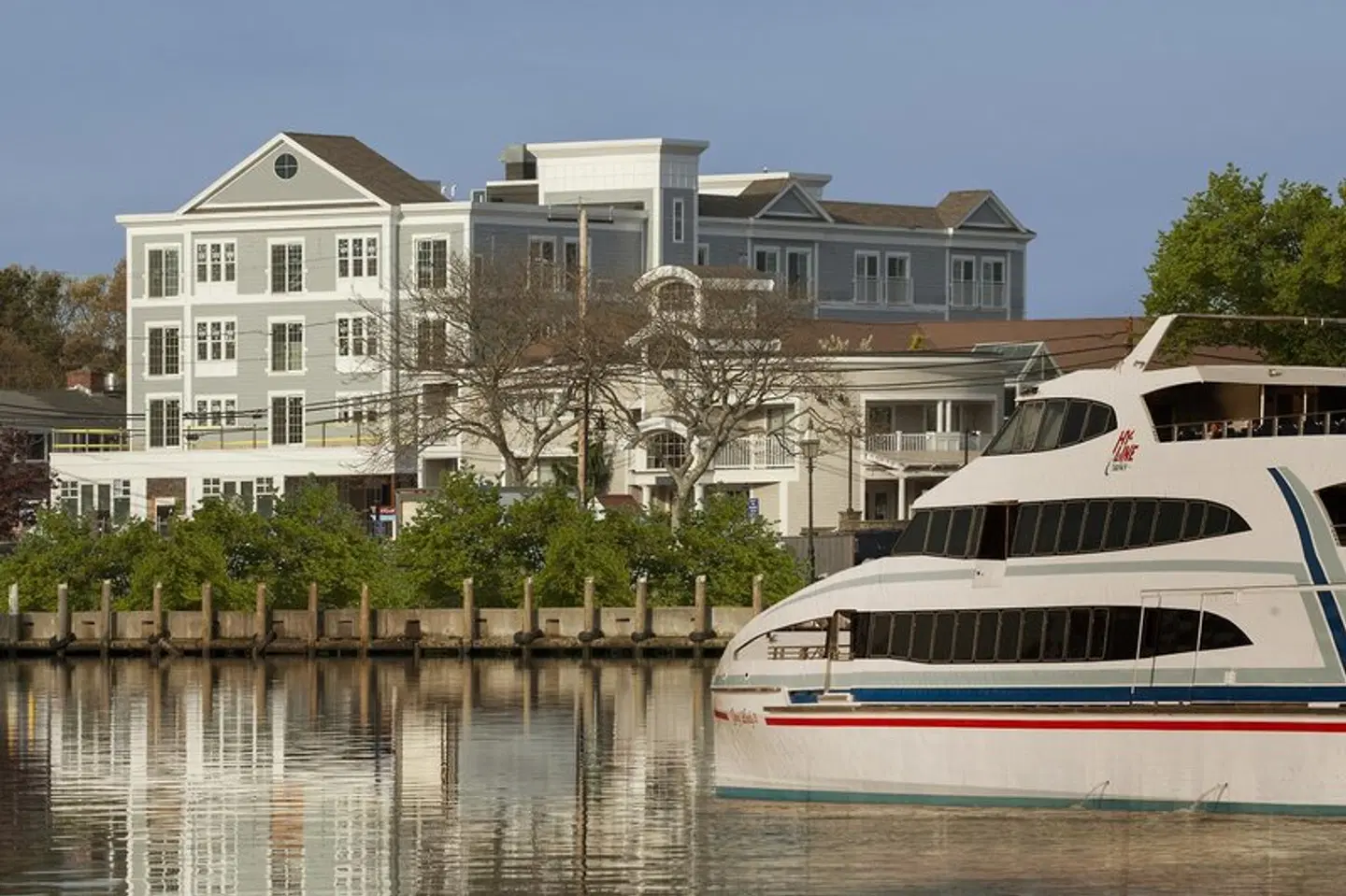 Hyannis Harbor Hotel EXTERIOR