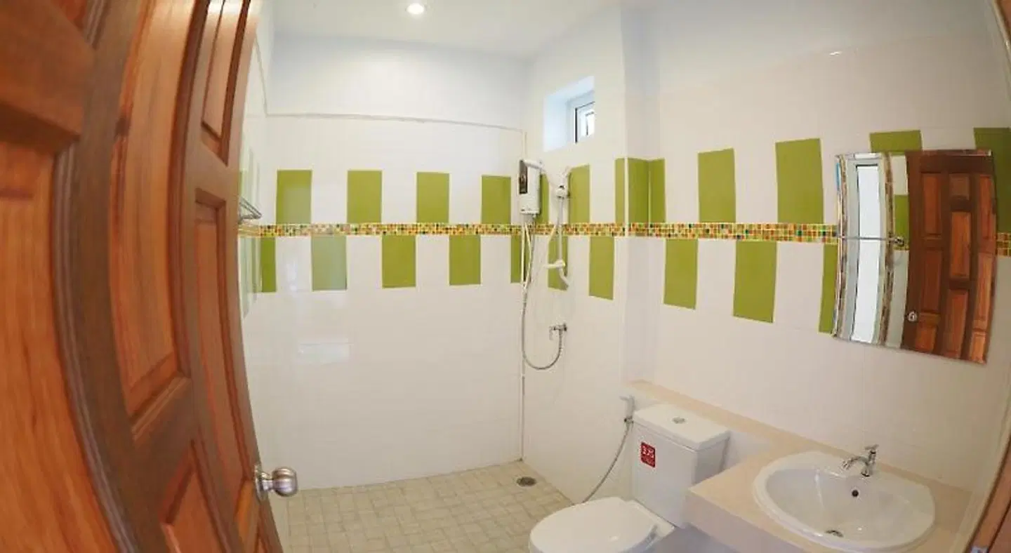 Khaolak Wandee Hostel Badezimmer
