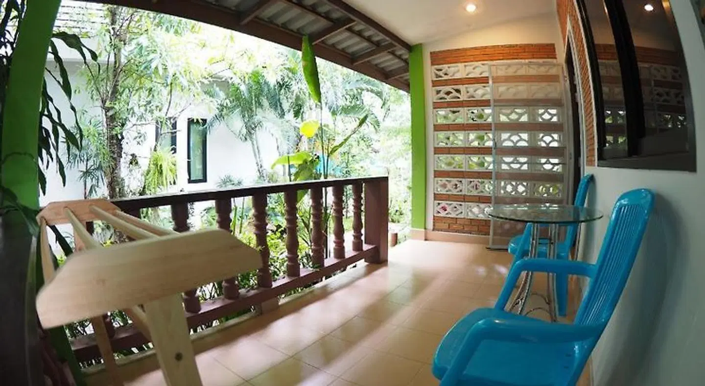Khaolak Wandee Hostel Bar