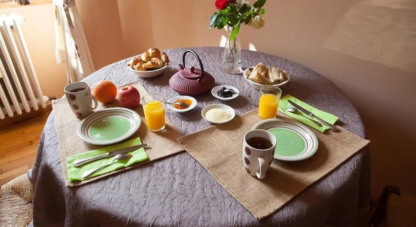 Au coeur de Montastruc-la-Conseillère - Chambres d'hôtes Restaurant