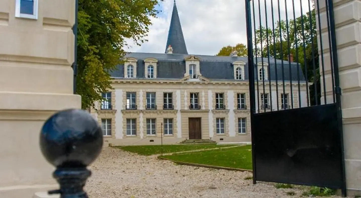 Le Château d'Hardricourt EXTERIOR
