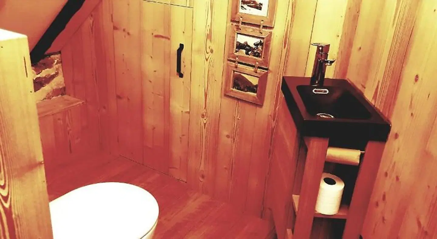 La Bergerie de Louvie Badezimmer