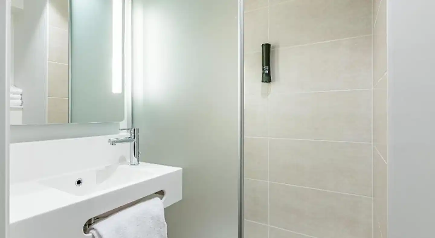 B&B Hotel Paris Ivry Quai De Seine Badezimmer