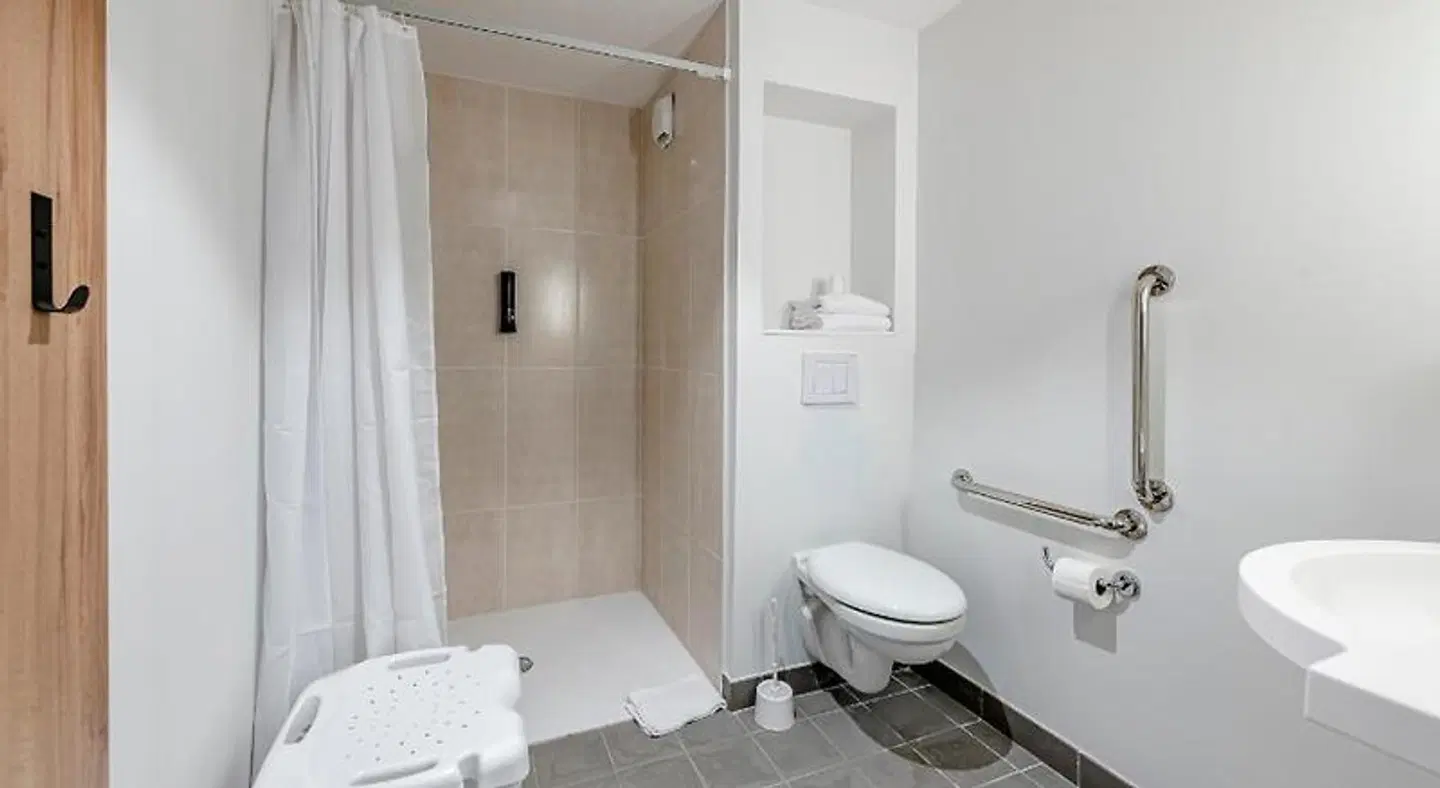 B&B Hotel Paris Ivry Quai De Seine Badezimmer