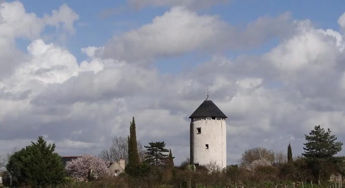 Le Moulin Géant EXTERIOR