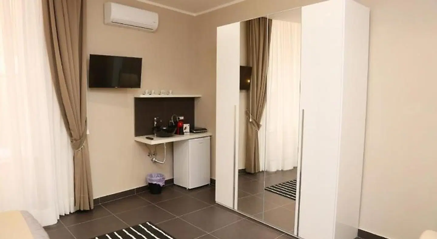 Residence Black & White ROOM_EXAMPLE