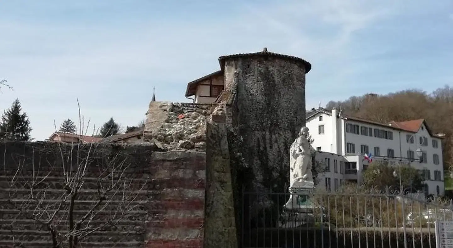 La Tour Mandot EXTERIOR