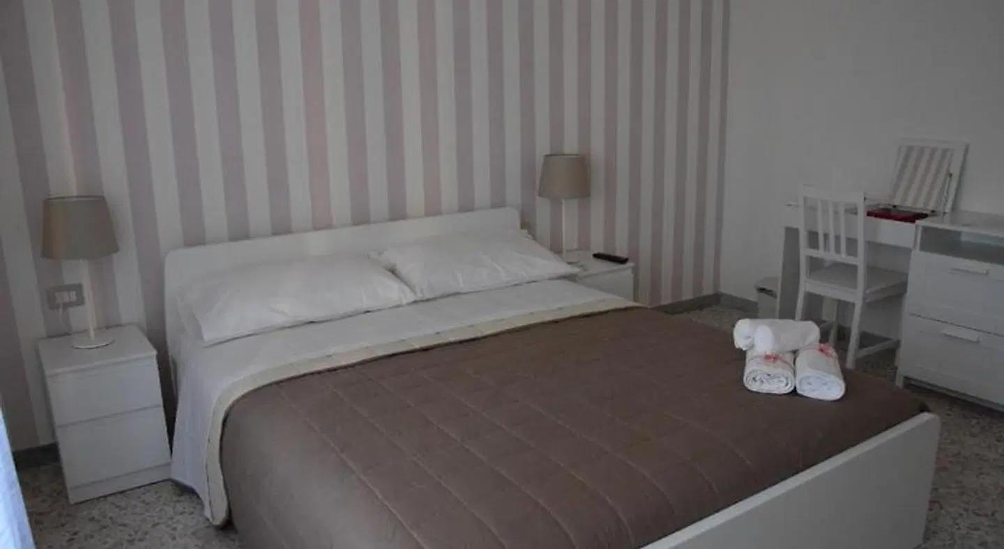 San Lorenzo ROOM_EXAMPLE