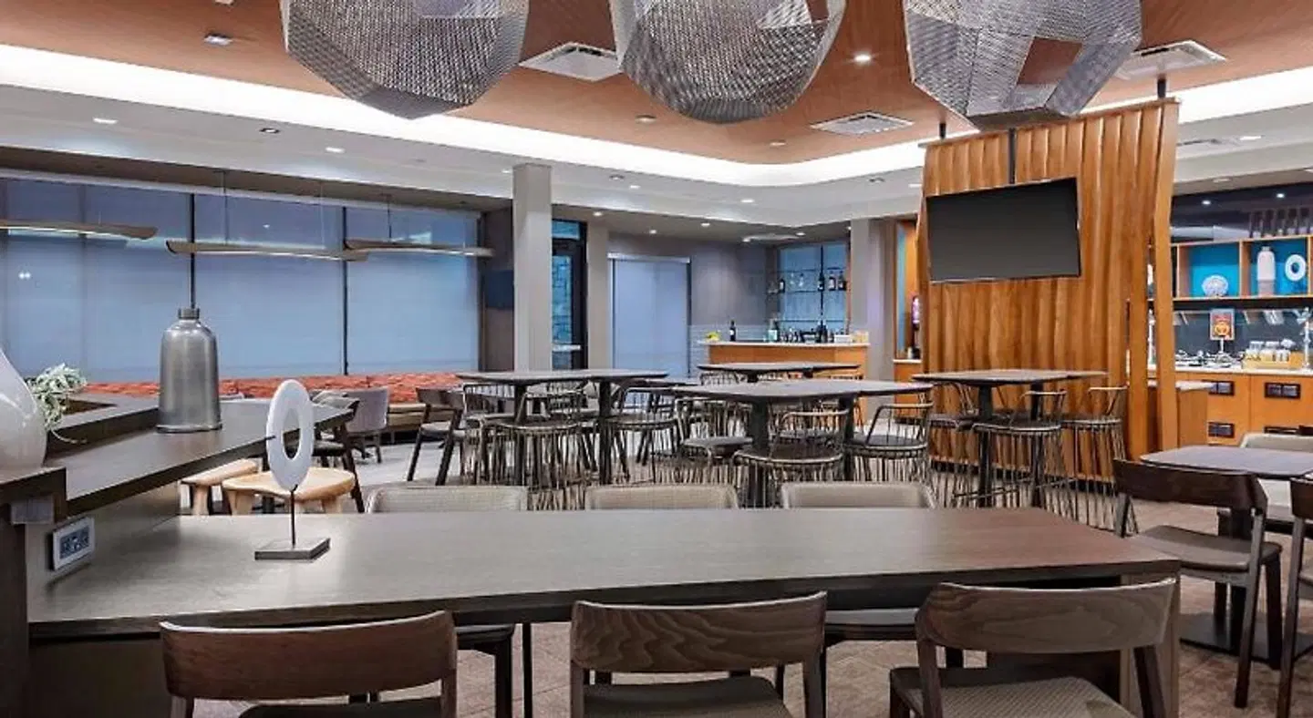 SpringHill Suites by Marriott Kansas City Plaza Bar