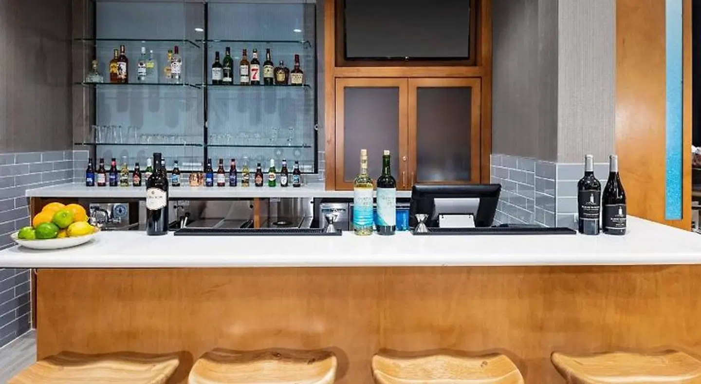 SpringHill Suites by Marriott Kansas City Plaza Bar