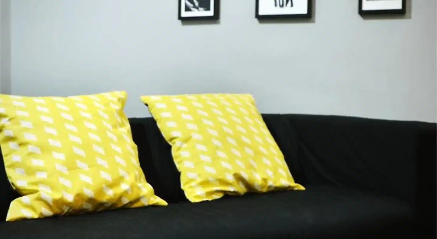 Thong Lo Travellers Hostel and Café Tiere