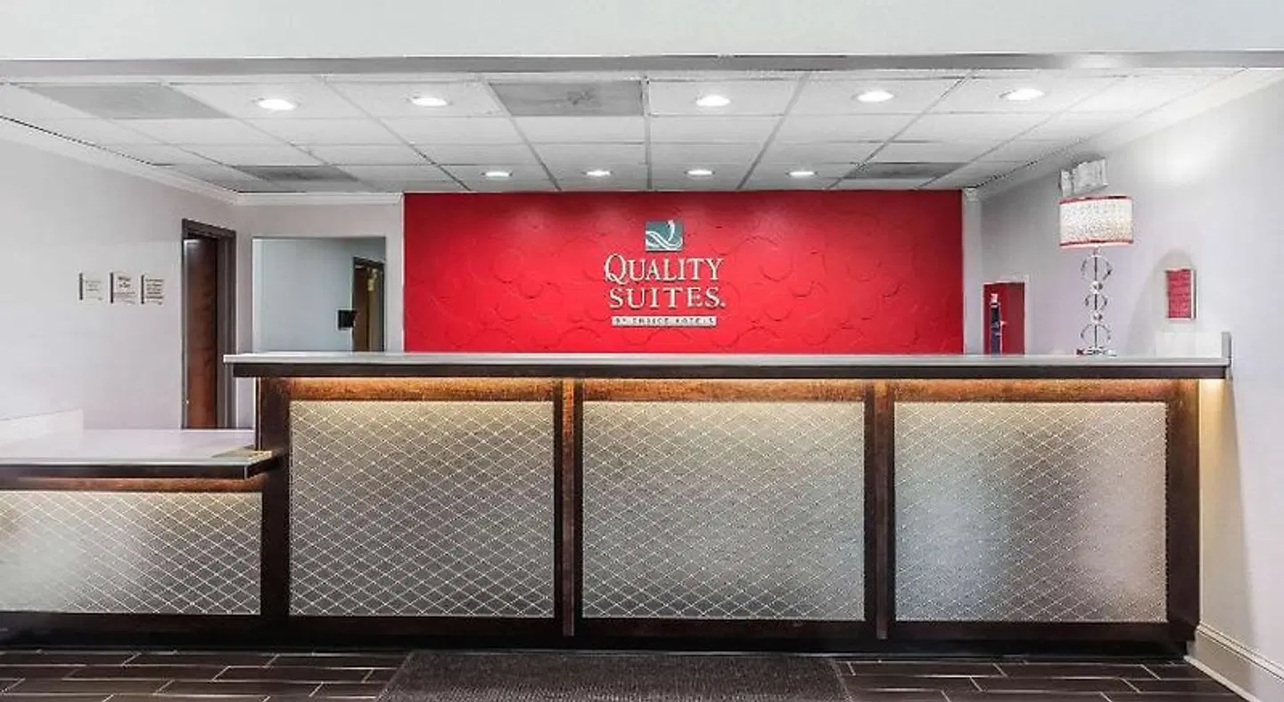 Quality Suites at Carolina Place Mall LOUNGE_LOBBY