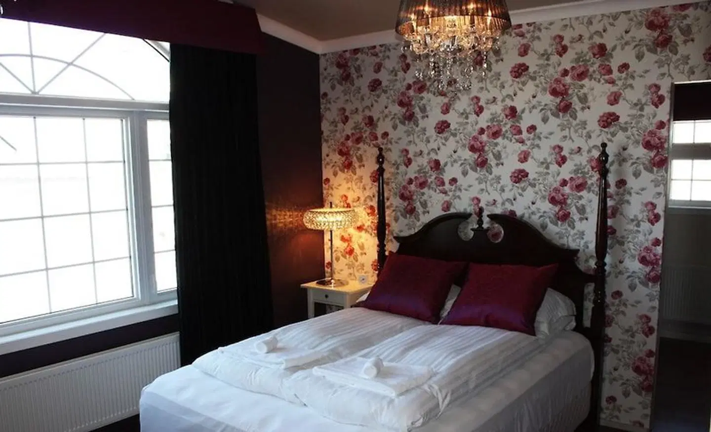 A10 Deluxe Bed and Breakfast ROOM_EXAMPLE