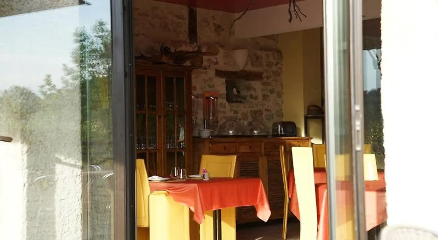 Le Mûrier de Viels Bar