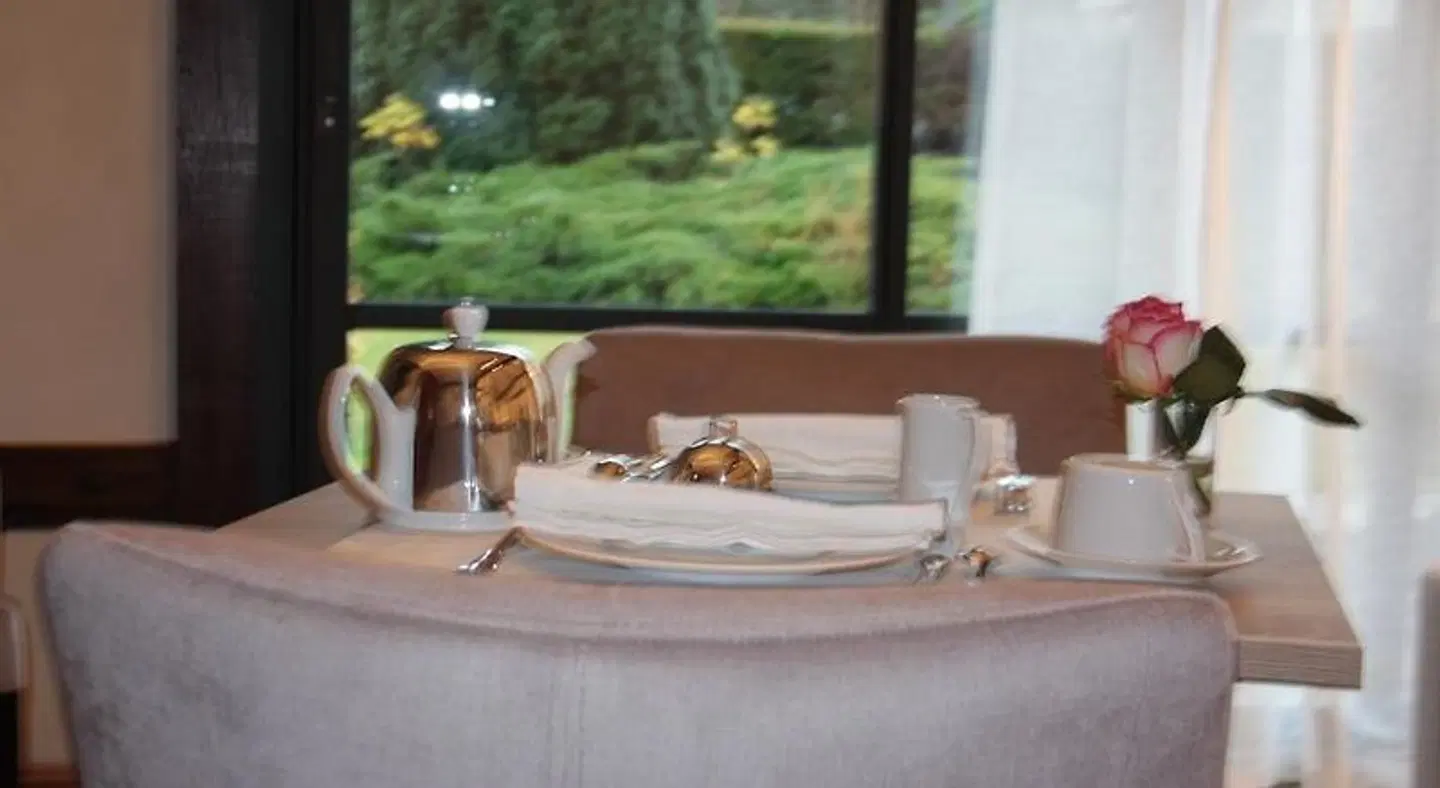 Les Enclos Bed and Breakfast Restaurant