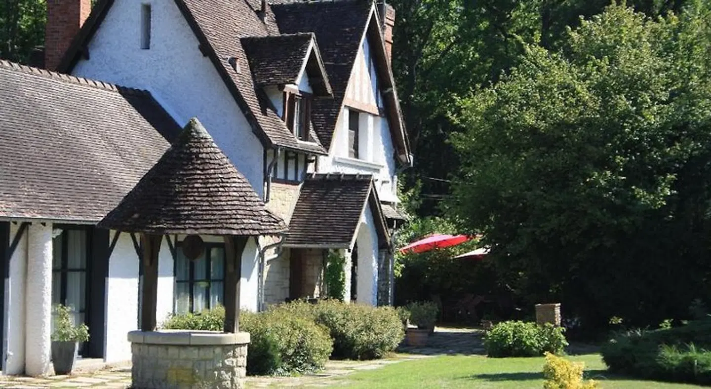 Les Enclos Bed and Breakfast EXTERIOR