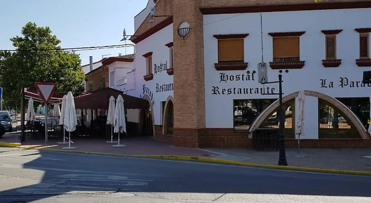 Hostal La Parada EXTERIOR